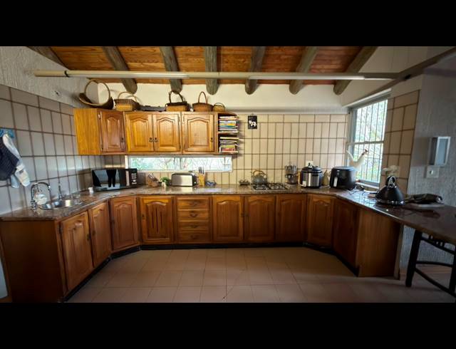 4 BEDROOM HOUSE TO LET IN STEILTES